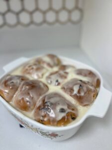 Old-Fashioned Cinnamon Raisin Yeast Breakfast Rolls